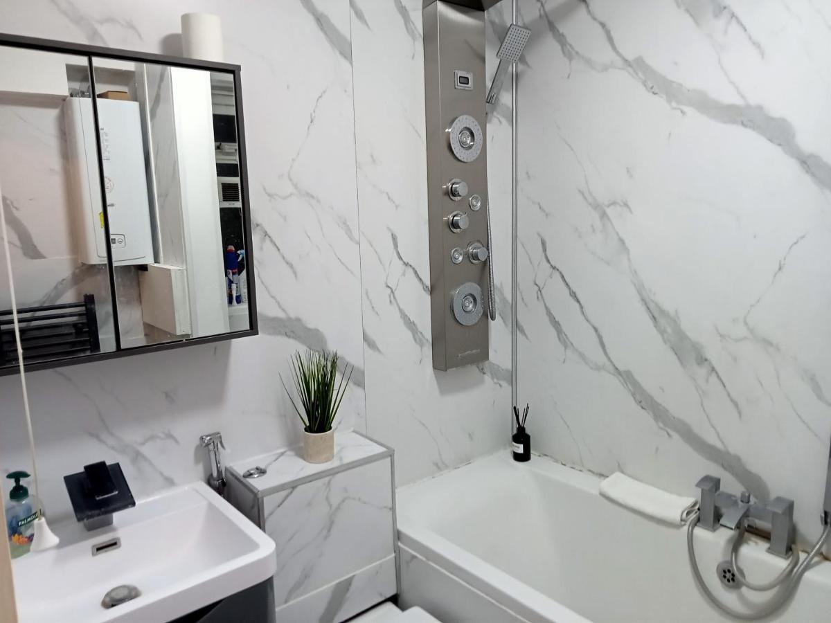 Studio Apartment In London, Bethnal Green Eksteriør bilde
