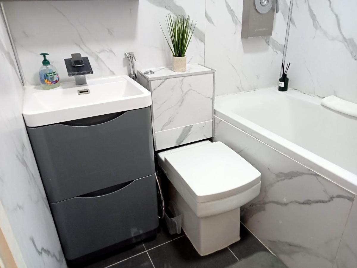 Studio Apartment In London, Bethnal Green Eksteriør bilde