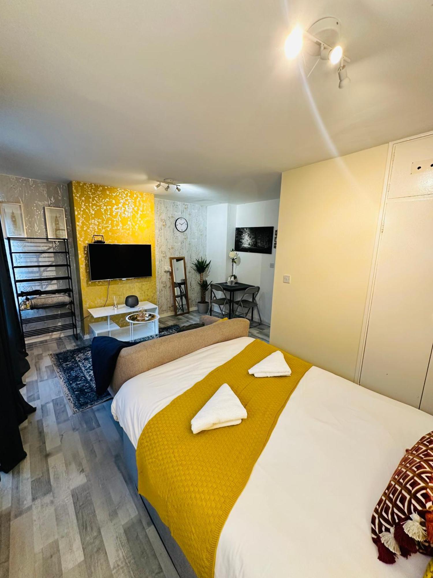 Studio Apartment In London, Bethnal Green Eksteriør bilde