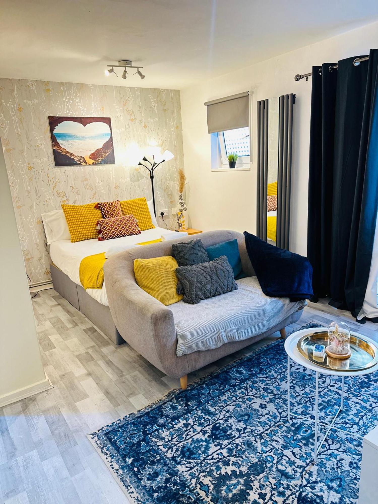 Studio Apartment In London, Bethnal Green Eksteriør bilde