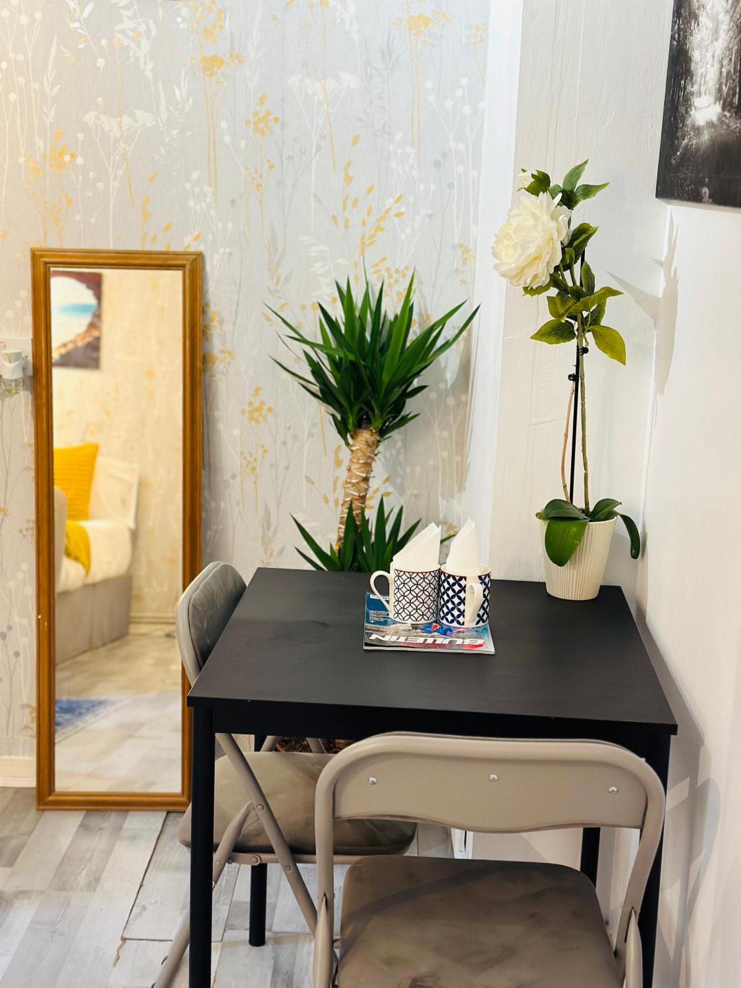 Studio Apartment In London, Bethnal Green Eksteriør bilde